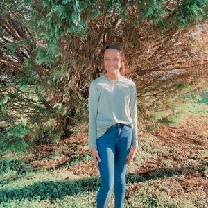 Meet your Posher, Laela